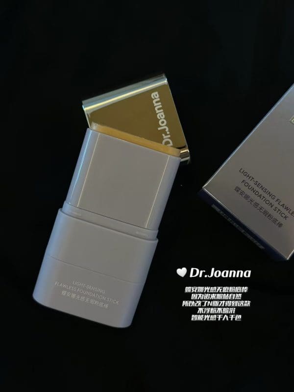 Light-Sensing Flawless Foundation Stick - Image 3